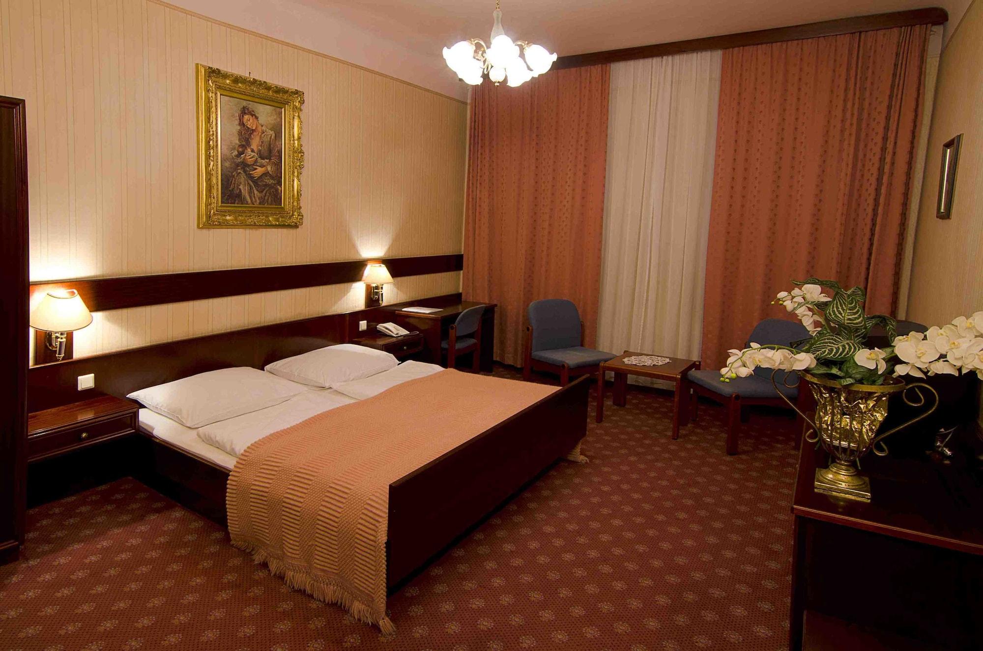 וינה Hotel Cryston מראה חיצוני תמונה