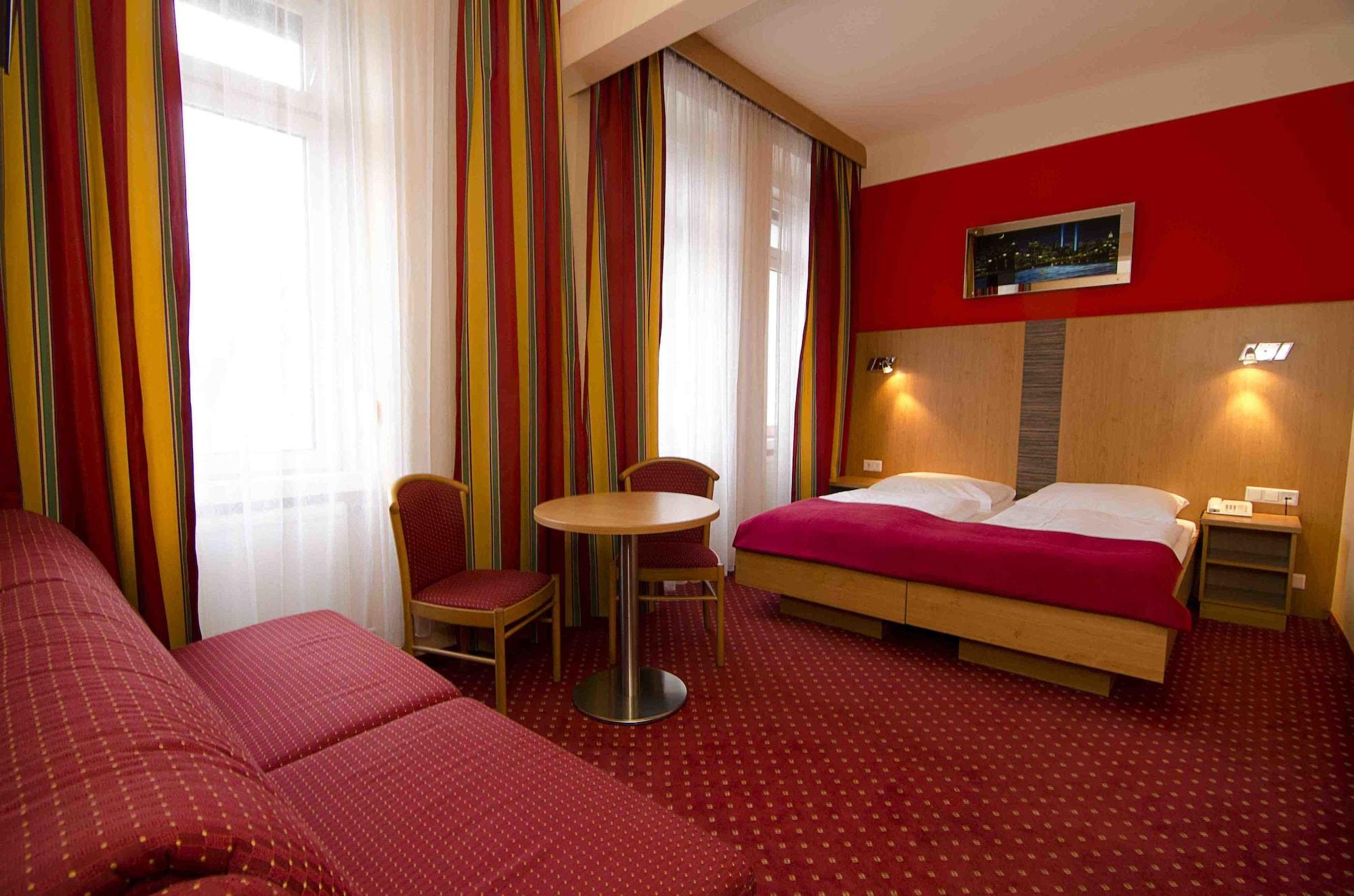 וינה Hotel Cryston מראה חיצוני תמונה