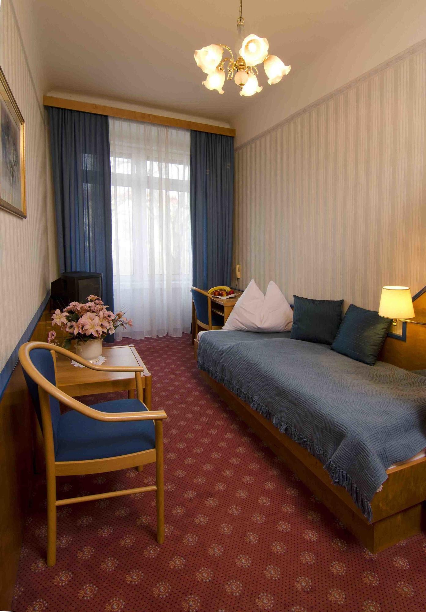 וינה Hotel Cryston מראה חיצוני תמונה