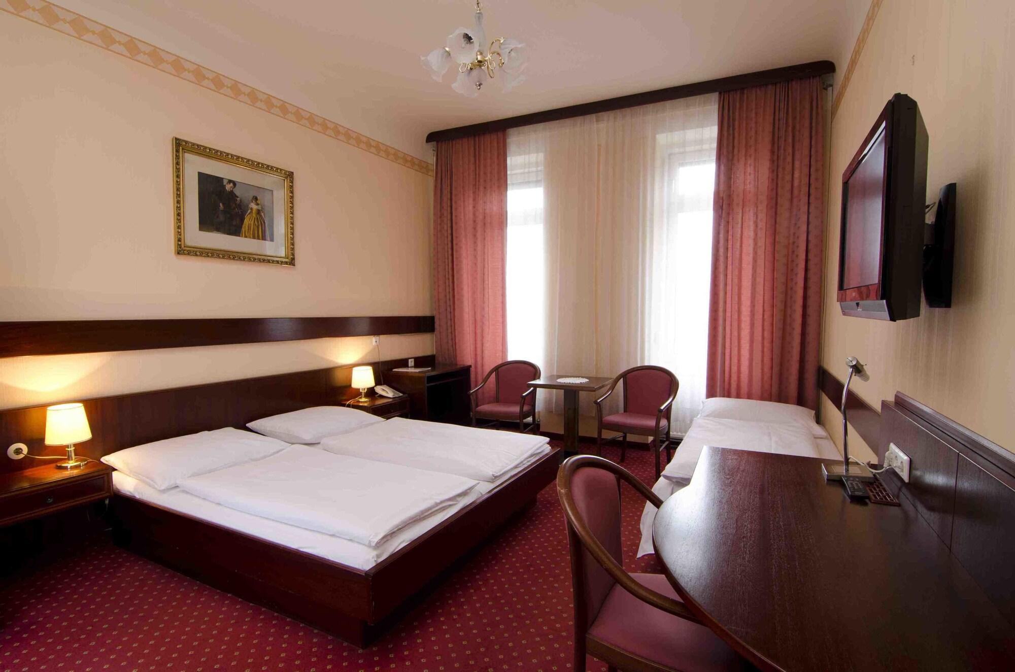 וינה Hotel Cryston מראה חיצוני תמונה