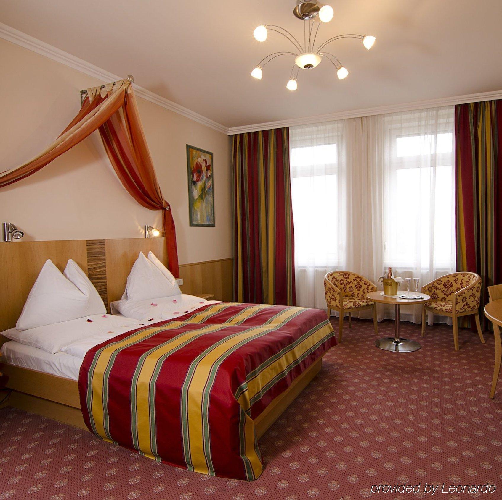 וינה Hotel Cryston מראה חיצוני תמונה