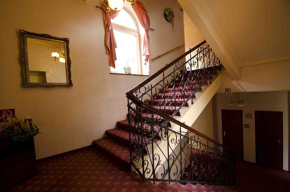 וינה Hotel Cryston מראה חיצוני תמונה