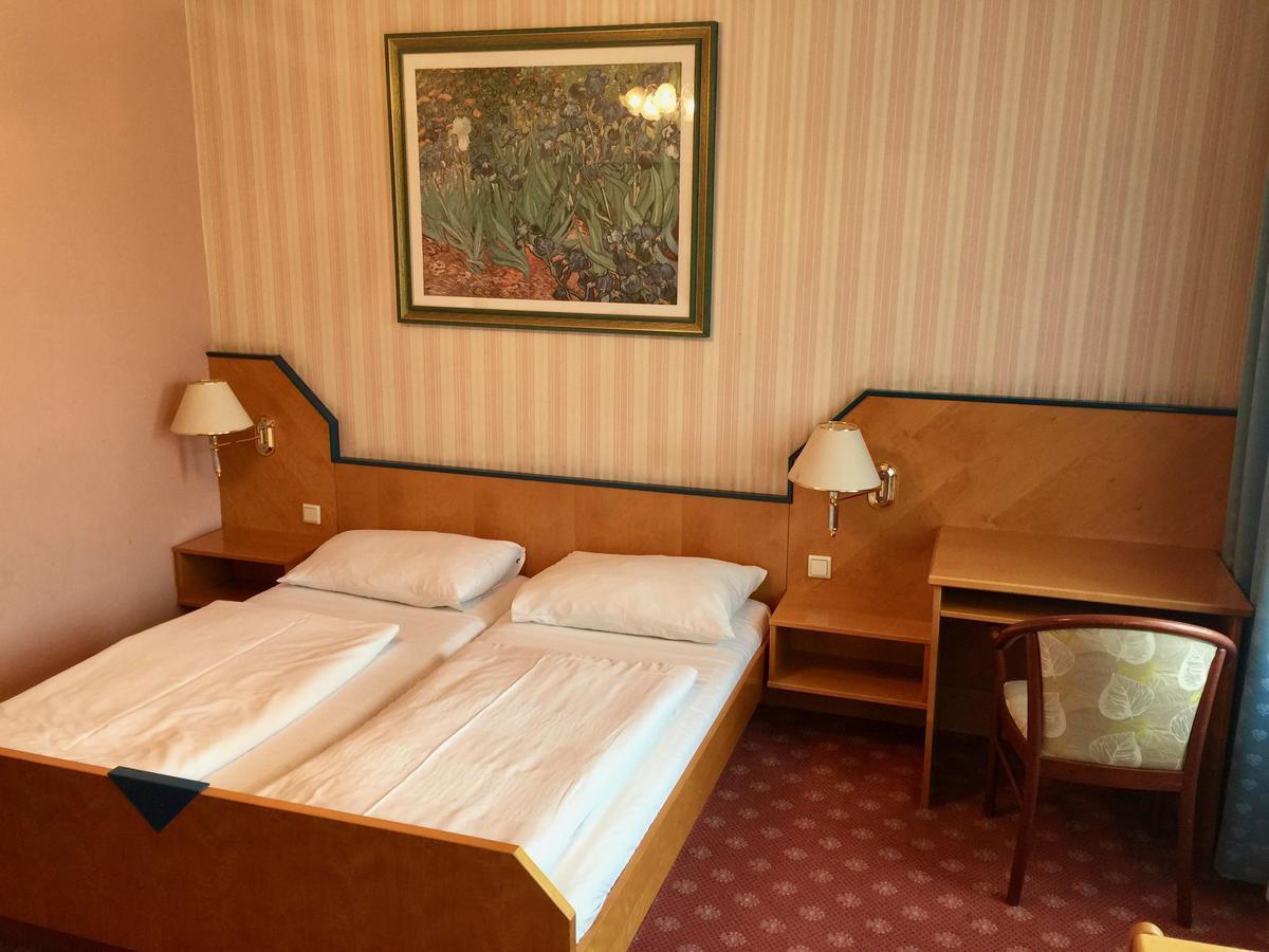 וינה Hotel Cryston מראה חיצוני תמונה
