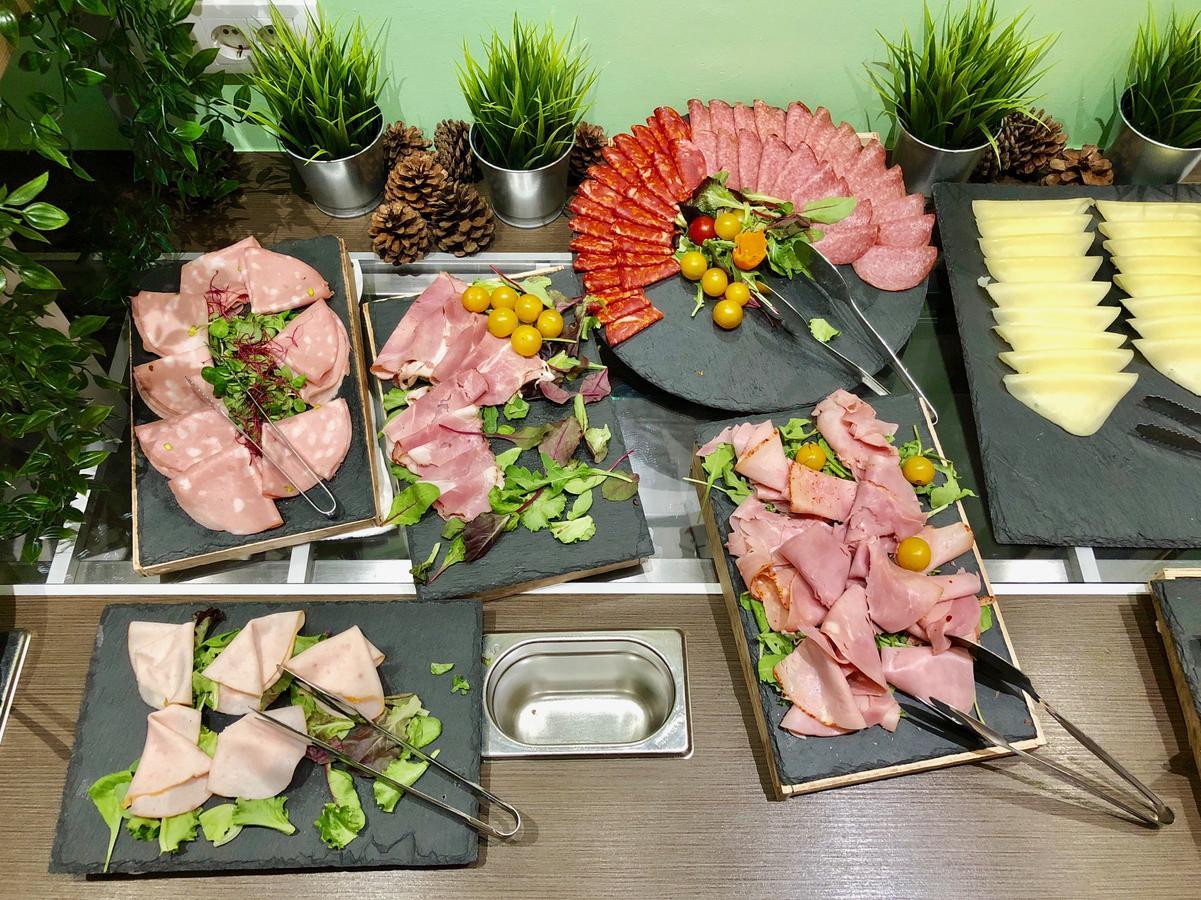 וינה Hotel Cryston מראה חיצוני תמונה