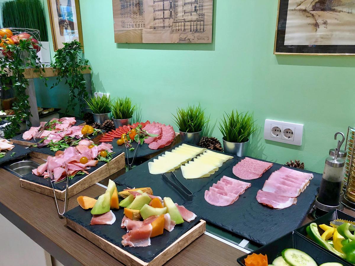 וינה Hotel Cryston מראה חיצוני תמונה