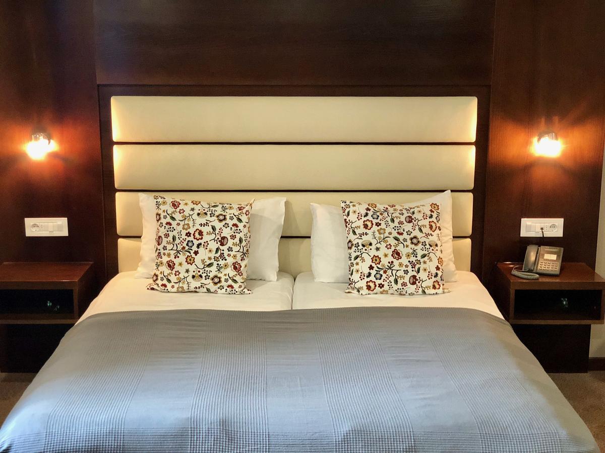 וינה Hotel Cryston מראה חיצוני תמונה