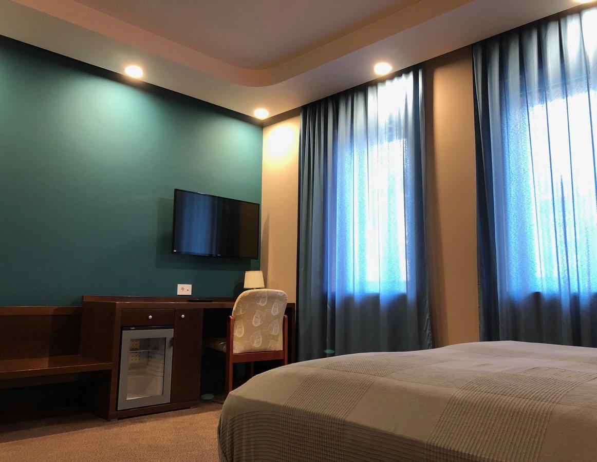 וינה Hotel Cryston מראה חיצוני תמונה