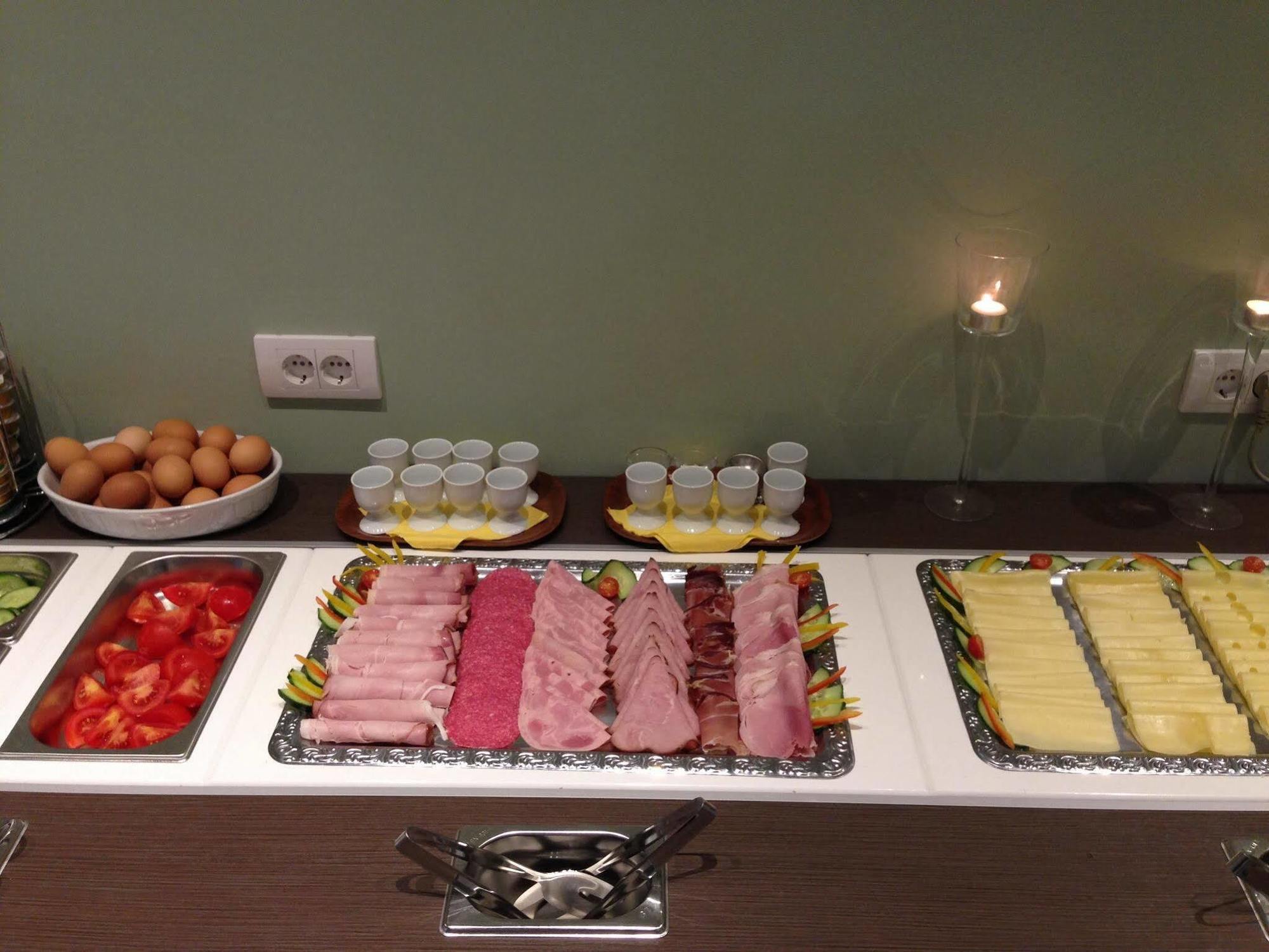 וינה Hotel Cryston מראה חיצוני תמונה