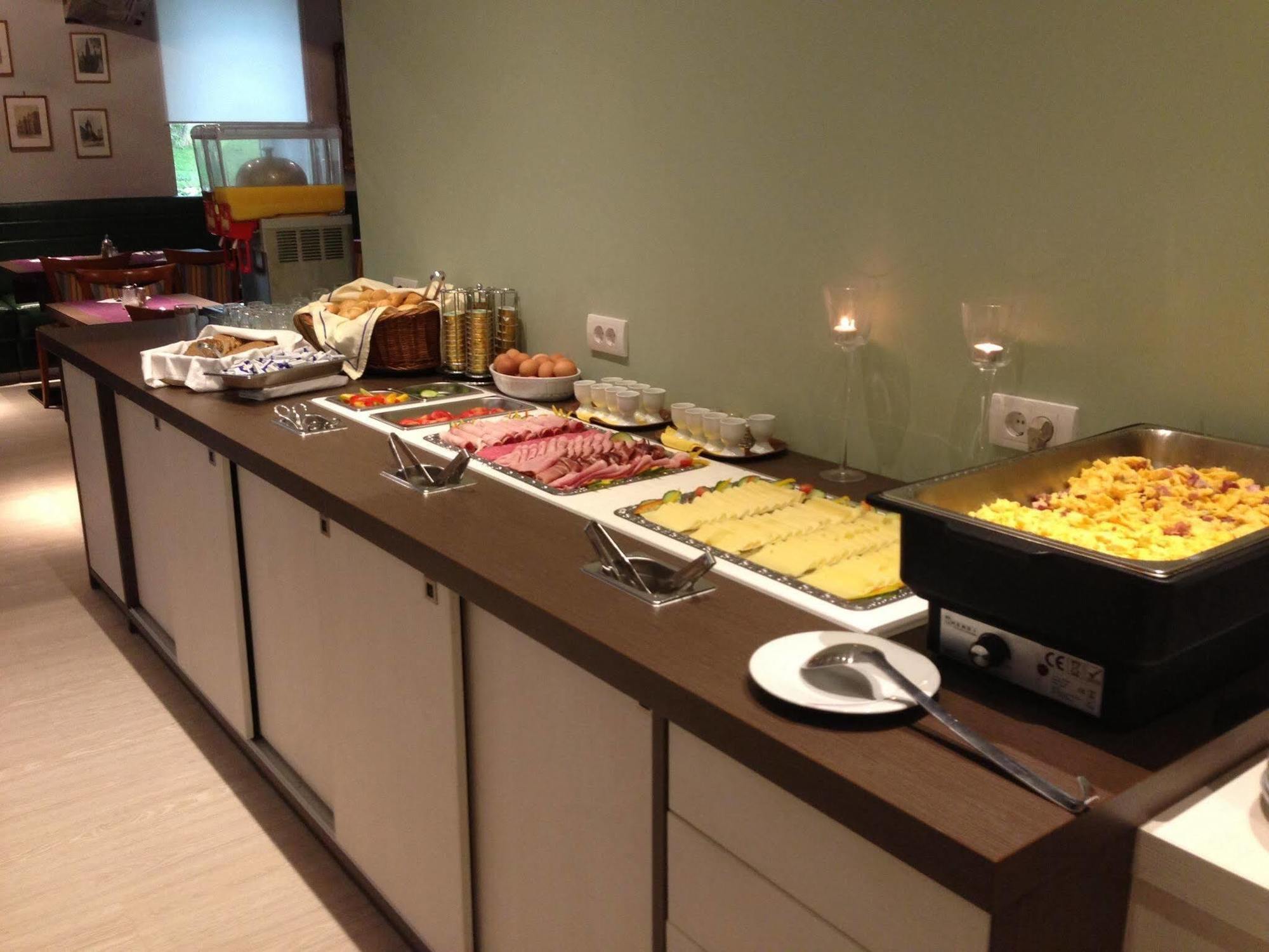 וינה Hotel Cryston מראה חיצוני תמונה