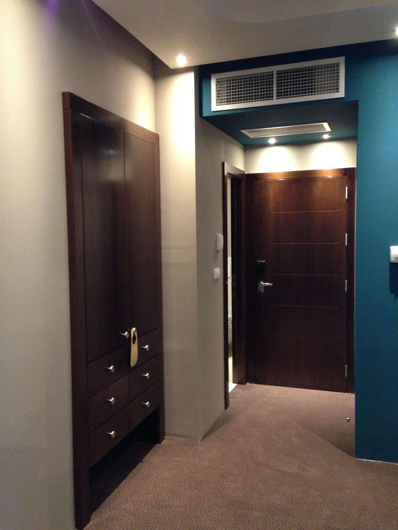 וינה Hotel Cryston מראה חיצוני תמונה