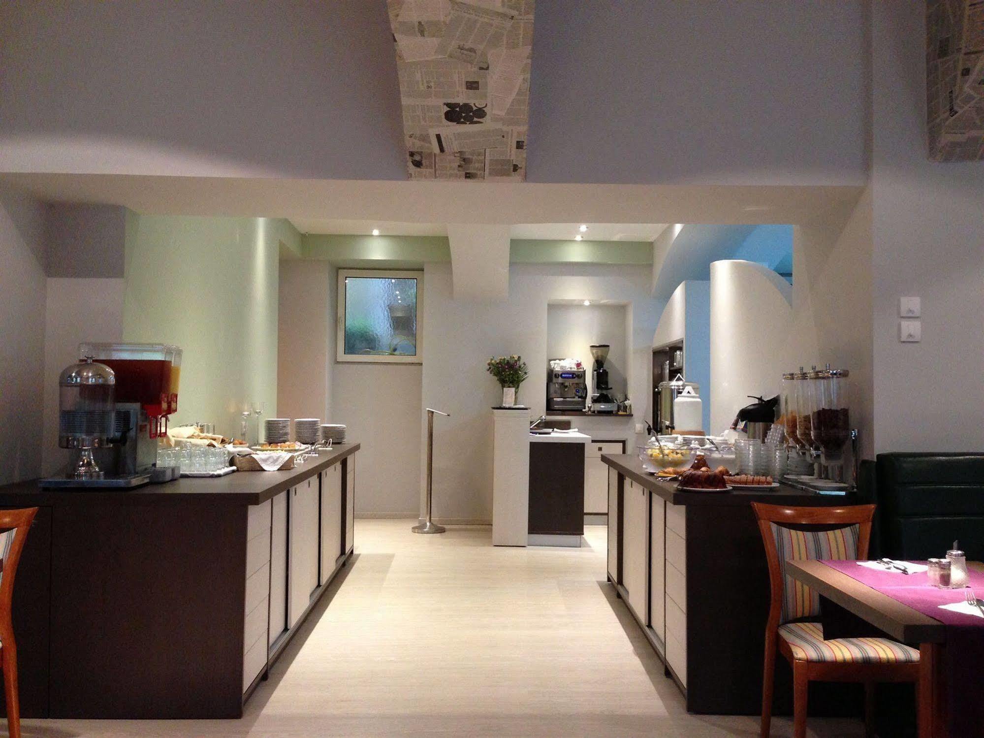 וינה Hotel Cryston מראה חיצוני תמונה
