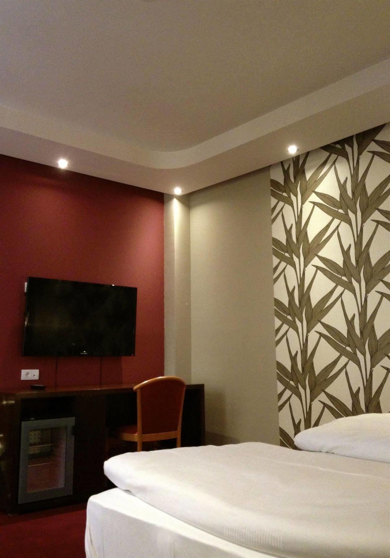 וינה Hotel Cryston מראה חיצוני תמונה