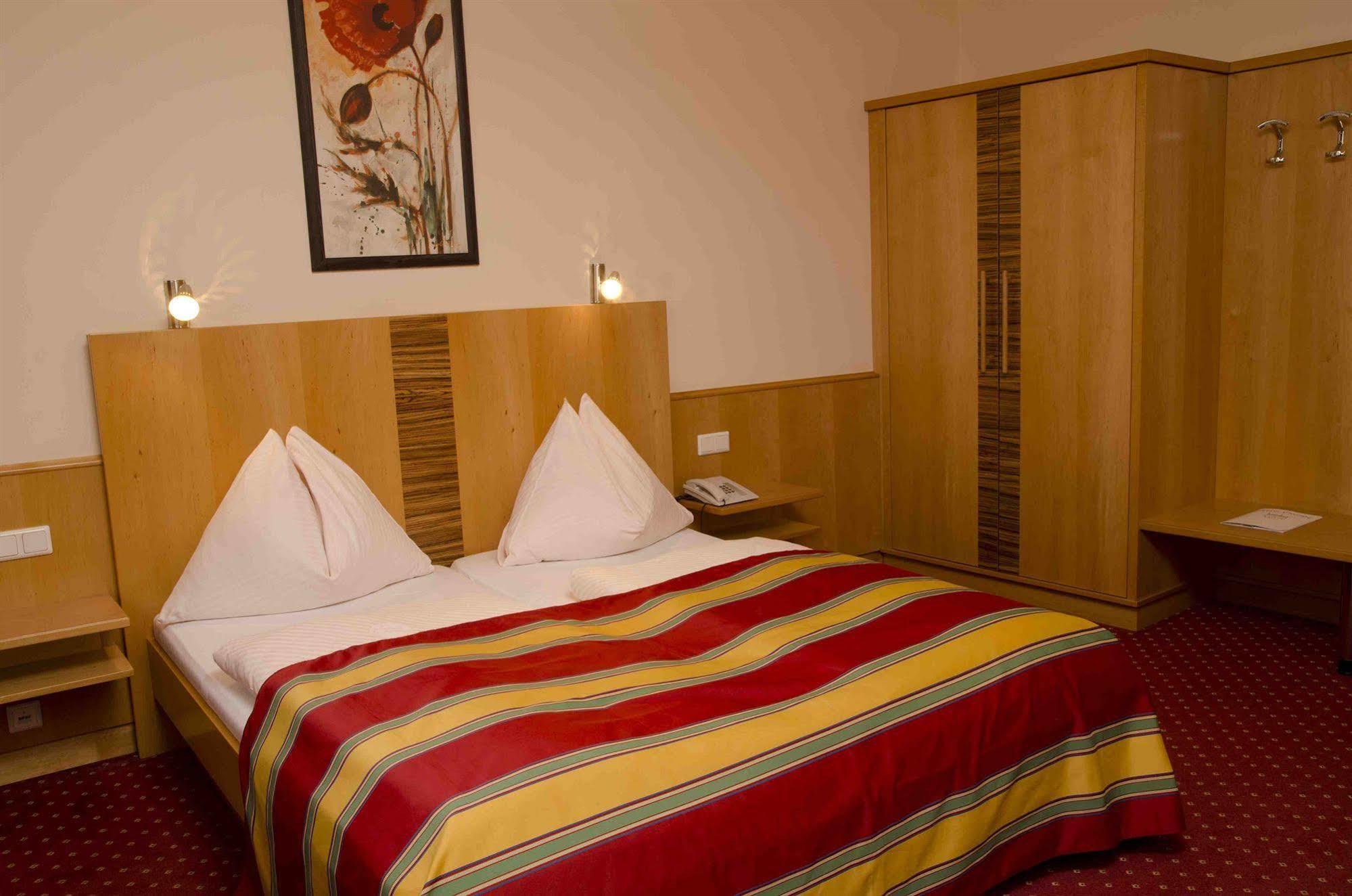 וינה Hotel Cryston מראה חיצוני תמונה