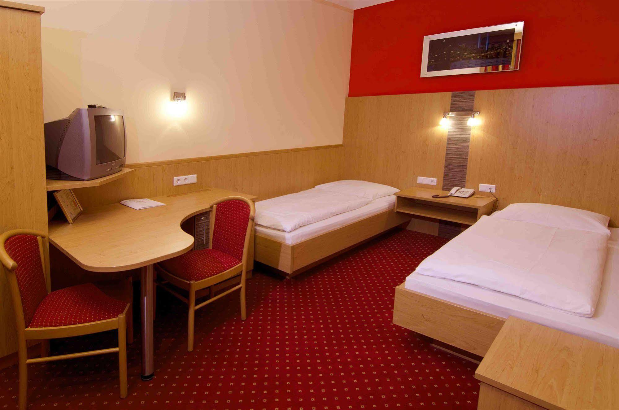 וינה Hotel Cryston מראה חיצוני תמונה